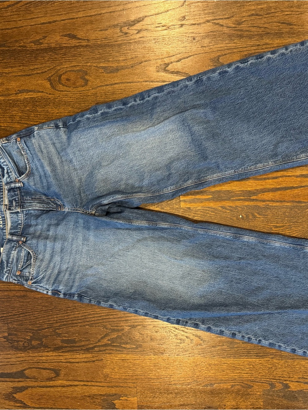 American Eagle Outfitters woman’s Light Blue Relaxed Straight Jeans